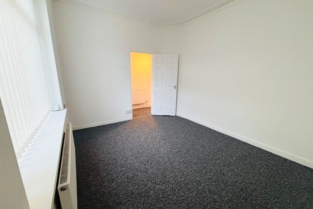 25, Hendre Road, Caerphilly photo 3
