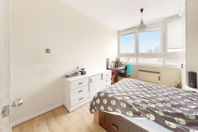 Flat for sale in Roman Road, Bethnal Green