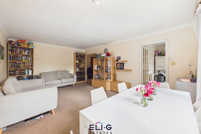 Flat 16 Downhurst Court, Parson Street, London photo 4