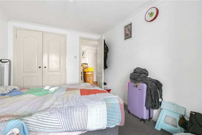 Flat for sale in Arborfield Close, London