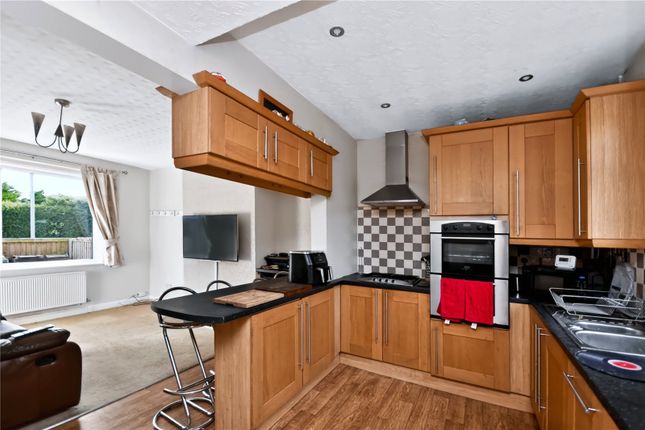 3, Royley Crescent, Oldham photo 4
