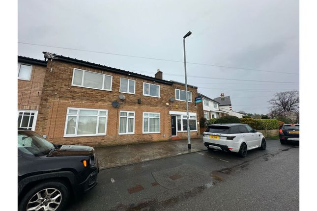 Flat for sale in Hall Lane, Leeds