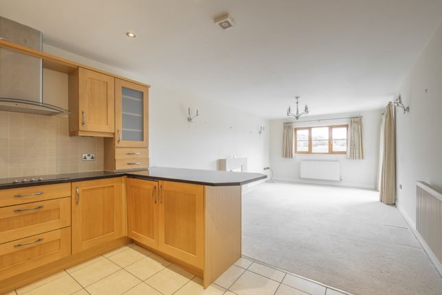 26, Holme Valley Court, Holmfirth photo 2