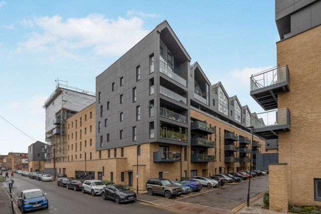 Flat 9, 1, Hoffmans Road, London photo 3