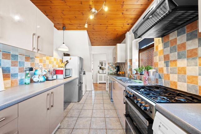 3 Kinross Avenue, Wigan photo 4