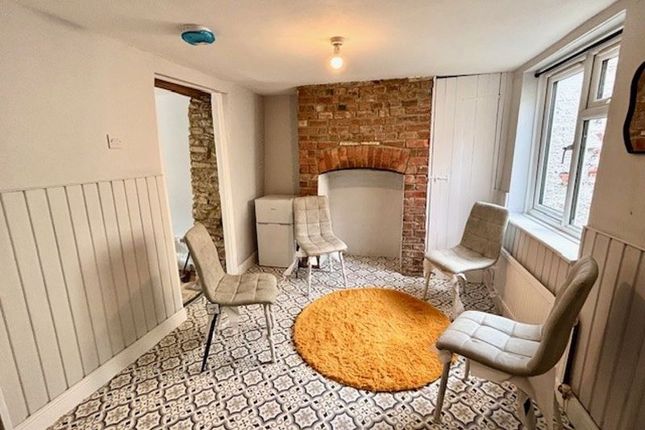 54, London Road, Calne photo 5