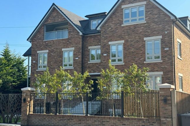 2-bed flat on Flat 10 Parkside Court, West Wycombe Road, High Wycombe, £360,000
