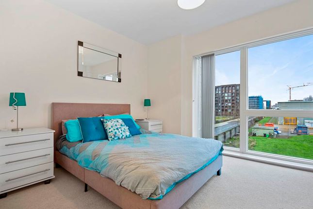Thumbnail Flat for sale in Royal Dock, Canary Wharf, London