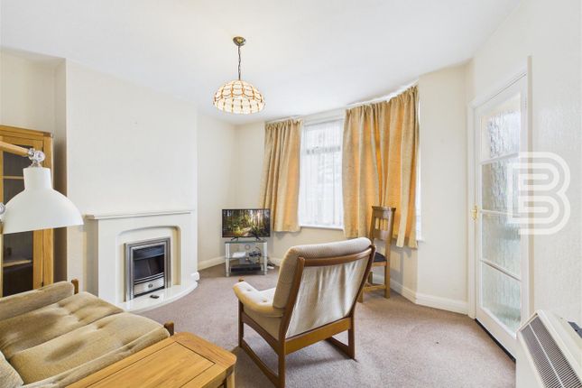 27, Heath Way, Rugby photo 2