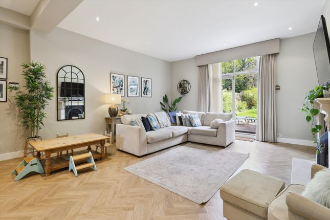 220, Brooklands Road, Weybridge photo 2