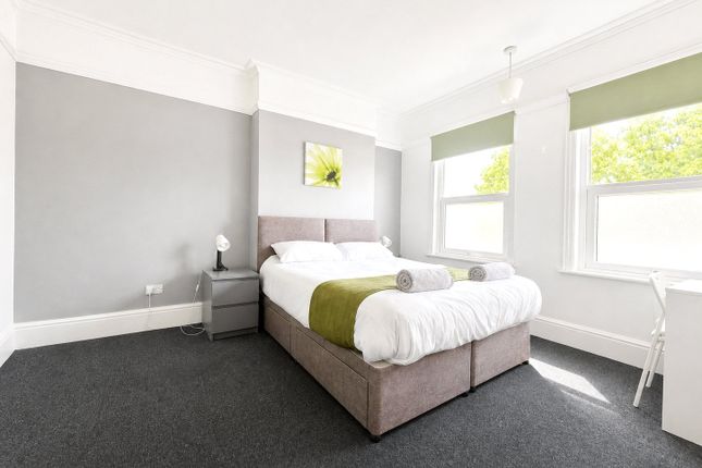 Upper Flat, 209, Bellingham Road, London photo 4