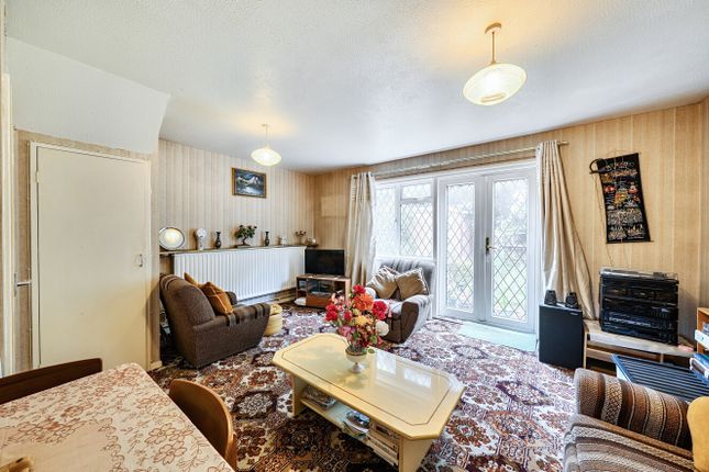 36, St. Dunstans Close, Hayes photo 2
