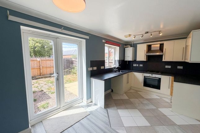 14 Tilling Close, Grantham photo 2