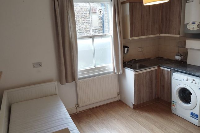 Studio to rent in Bedford Hill, London