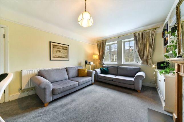 Flat to rent in Gloucester Court, Kew Road, Kew