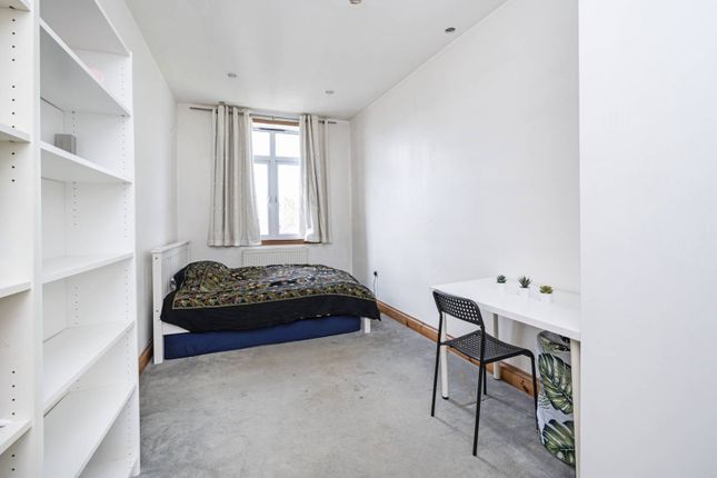 Flat for sale in White Horse Lane, Stepney, London