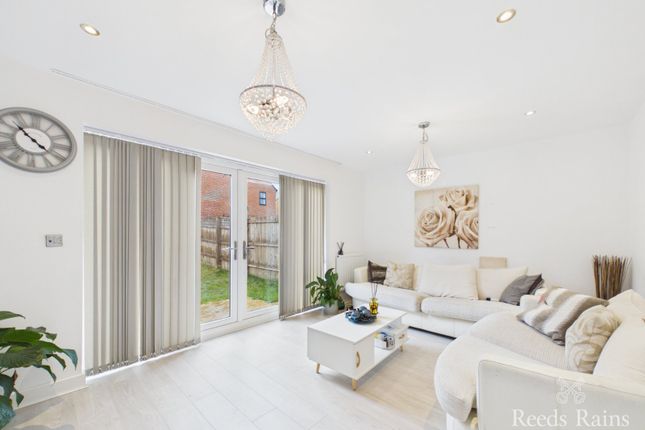 12, Pioneer Way, Hull photo 2