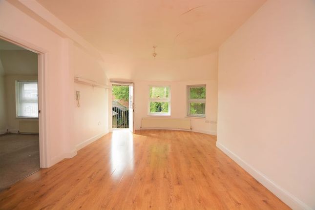 Flat to rent in Amersham Hill, High Wycombe