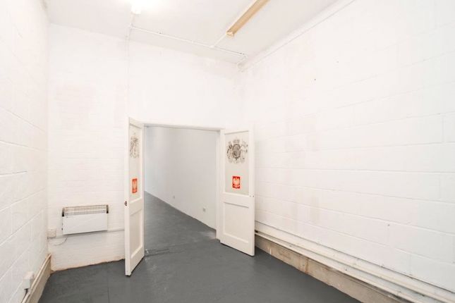 427, Upper Richmond Road West, London photo 3