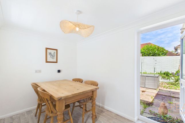 9 Halsbury Close, Worthing photo 4