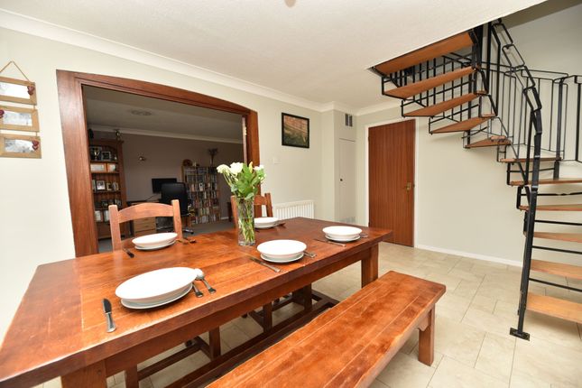 2 Colesfield, Cambridge photo 4