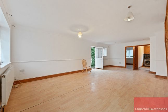 93A, Costons Avenue, Greenford photo 3