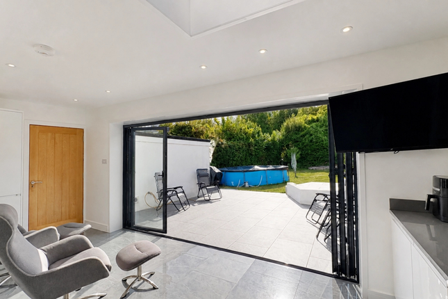 13, Drake Avenue, Torquay photo 2
