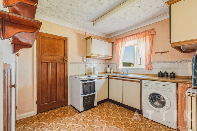 8 School Estate, Grub Lane, Halesworth photo 3