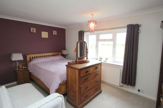 4 Sycamore Avenue, Barry photo 4