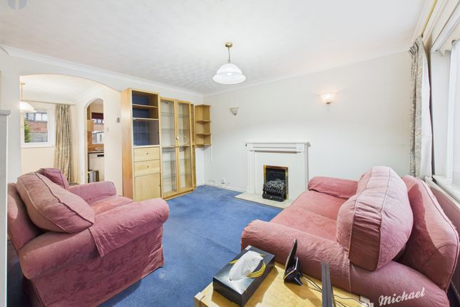 17 The Pastures, Aylesbury photo 3