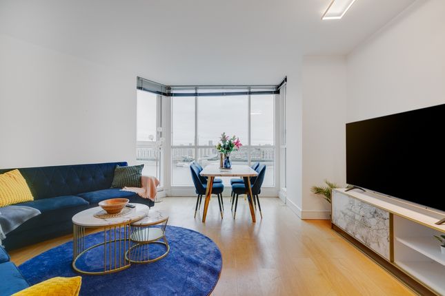 Flat to rent in Westferry Circus, London