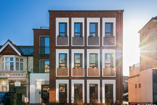 318 6 Olias Court, Worple Road, London photo 4
