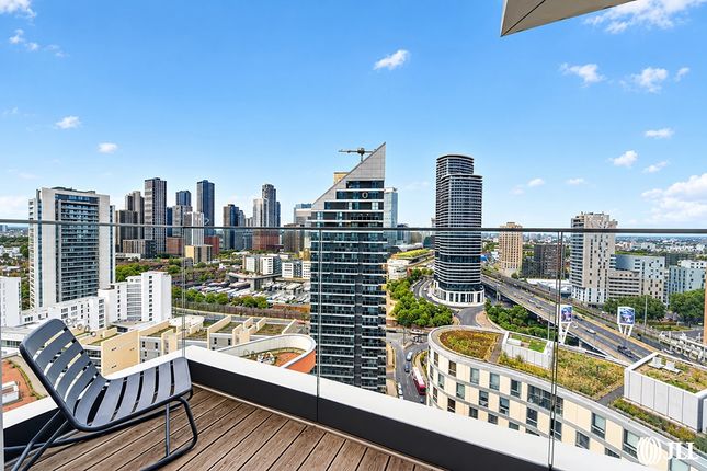 11 Biscayne Avenue, London photo 2