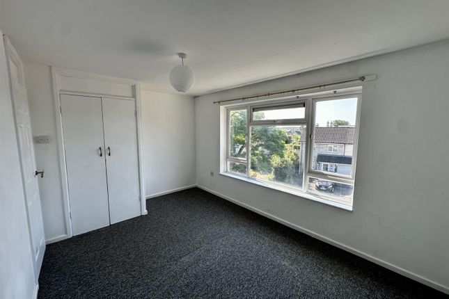 Top Floor Flat, 31, Dickens Avenue, Corsham photo 4