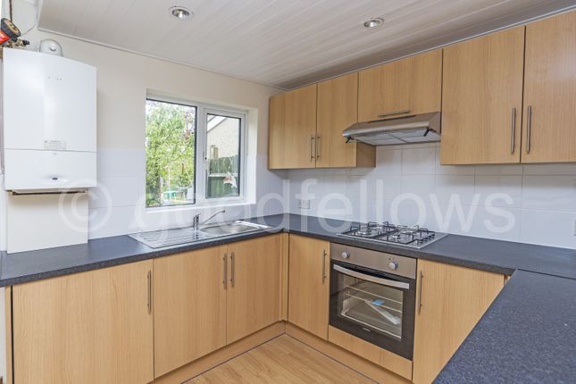 Detached house to rent in Rosemead Avenue, Mitcham