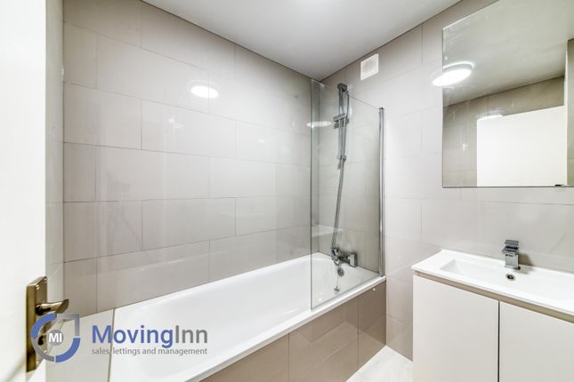 Flat 30, Lucas Court, Strasburg Road, London photo 4