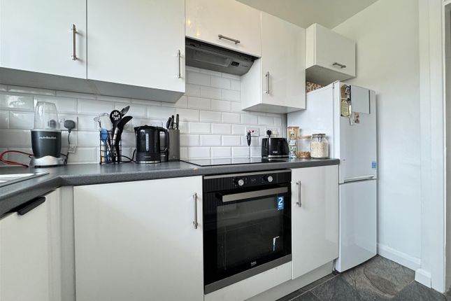 Maisonette for sale in Alexander Road, Langdon Hills, Basildon