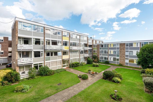10, South View Court, Woking photo 2