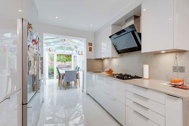 18, Solent Road, London photo 4