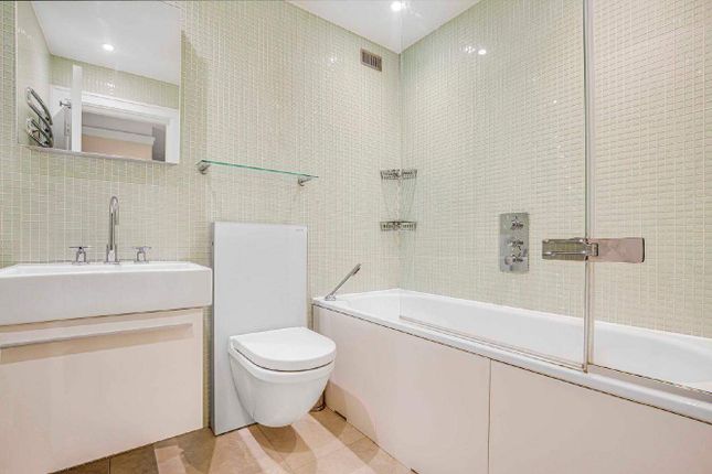 Flat for sale in Clarges Street, London