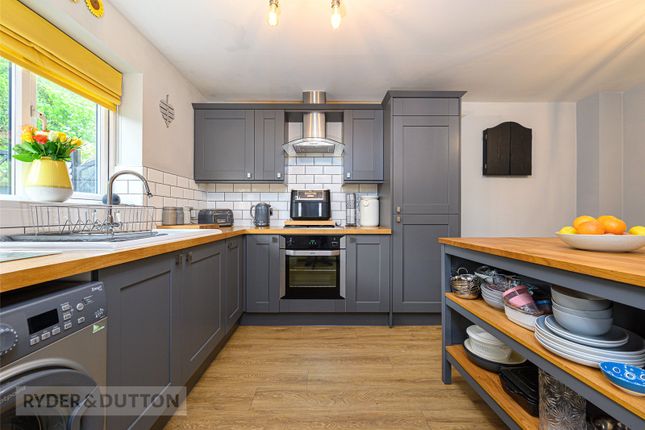 69, Larch Close, Halifax photo 4