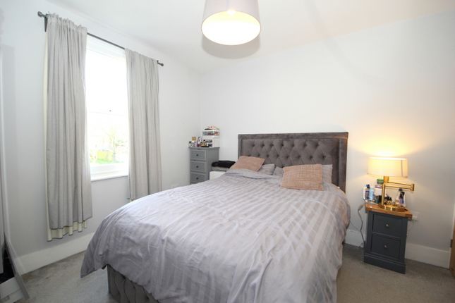 25 Churchbury Road, Enfield photo 5