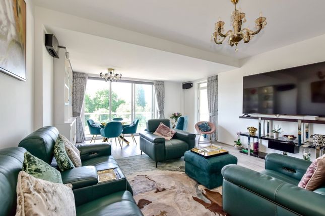 Regatta Point, 38,Flat 33, Kew Bridge Road, Brentford photo 4