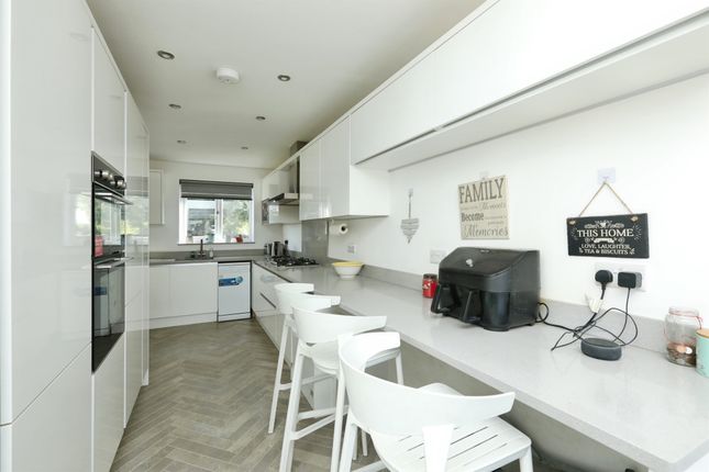 18, Furness Close, Sheffield photo 4