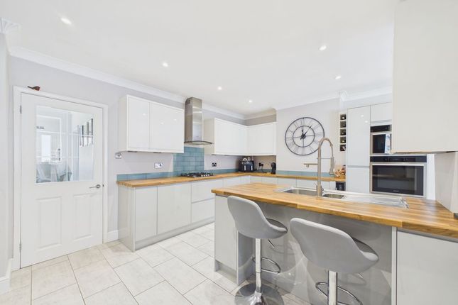 73, Ashurst Road, Tadworth photo 3