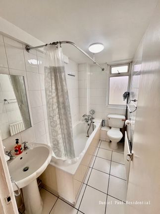Flat to rent in Brent Lea, Brentford