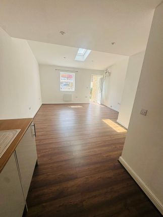 40A, Durban Road East, Watford photo 3