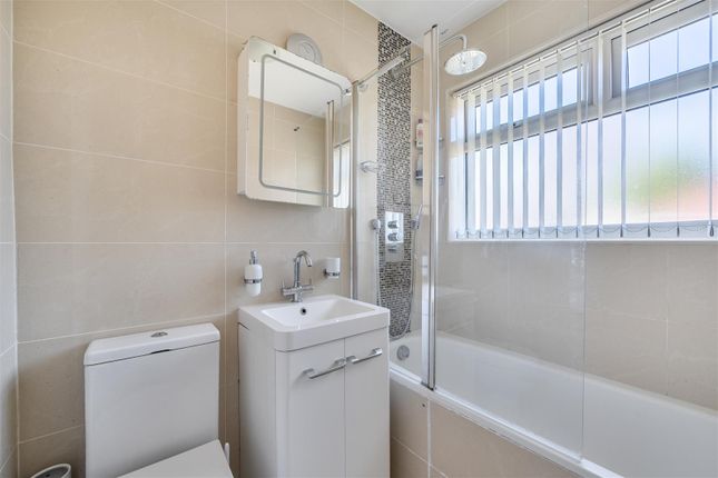 18B, The Close, Pinner photo 3