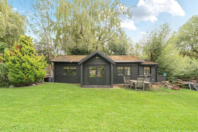 Detached Garden Cabin
