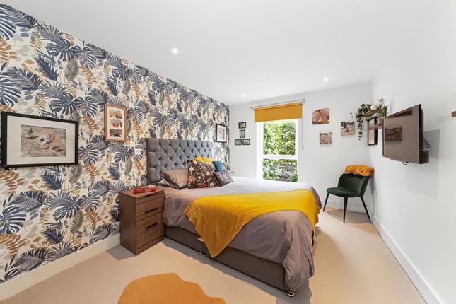 Flat 1, Great Northwood House, 82, Crown Dale, London photo 4